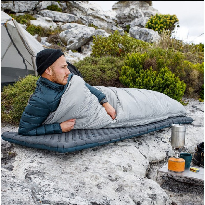 Надувний килимок Naturehike R Value: 3,5 розмір: 183 х 58 см, чорний (CNH22DZ018)