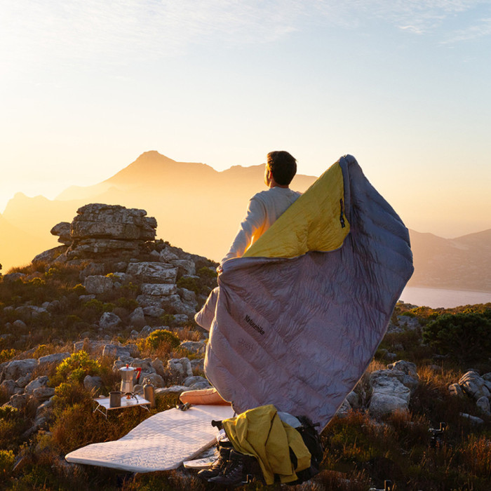 Спальник з натуральним пухом Naturehike CW700 CNK2450WS048, p-р M, чорно-блакитний