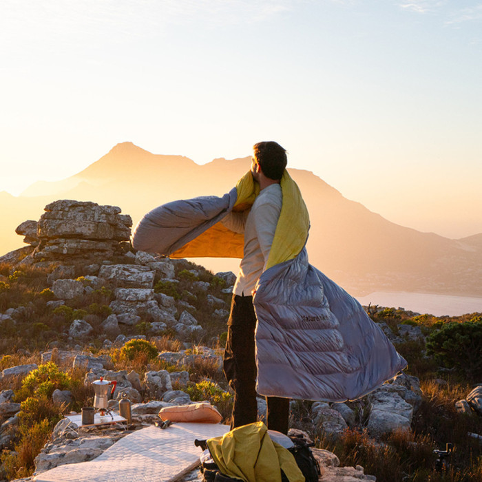 Спальник з натуральним пухом Naturehike CW700 CNK2450WS048, p-р M, чорно-блакитний