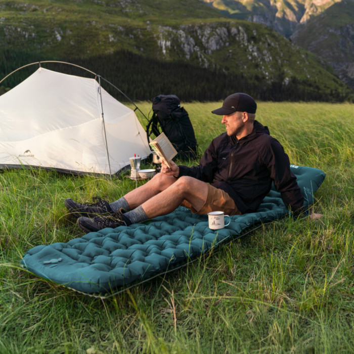 Матрац туристичний надувний двомісний Naturehike CNK2550WS019, 200х125х6.5 см, зелений із вбудованою помпою для надування