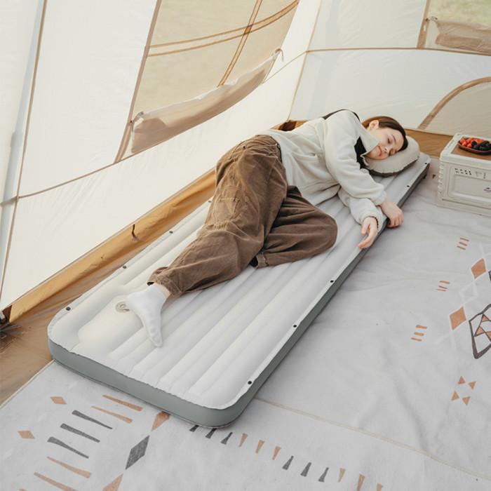 Матрац туристичний надувний одномісний Naturehike CNK2450WS035, 198х68х9.5 см, білий із вбудованою помпою для надування
